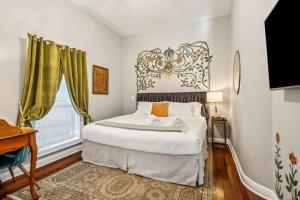 Spacious 5BR 3BA Villa with Private Courtyard and Heated Pool