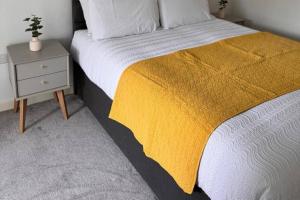 House - Sleeps 6 - Parking