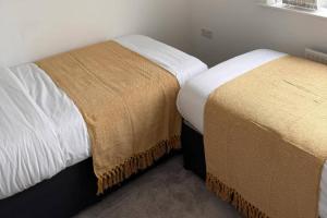 House - Sleeps 6 - Parking