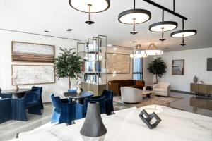 Downtown 4BR Apartment for 12 Guests, Burj and Dubai Mall 5 min