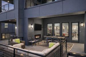 Stylish Multi-Level Retreat Rooftop & Pool Table