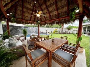 Family home with pool, palapa and private garden