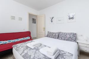 2BR Las Arenas House - Terrace & Pool