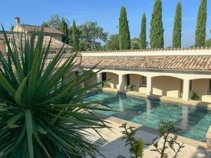 Provençal Cottage Among The Vineyards
