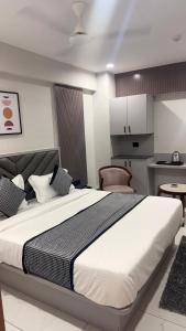 Hotel M S Gold Ganadhinagar