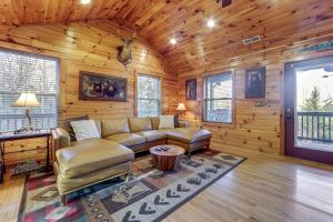 Mtn-View Getaway w Lake Access in Whittier!