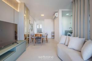 Apto em Cond. c Piscina e Vista Mar - BHC1206