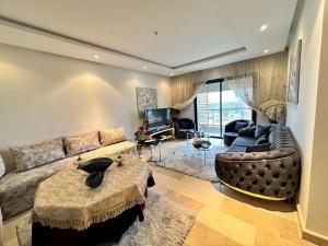 Appartement Moderne 2 Chambres - Piscine & Parking