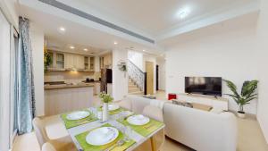 Vacationer Holiday Homes l Serene 2 Bed Villa l Lush Garden l Family Friendly