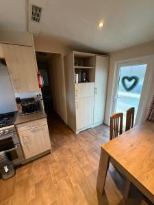 Sunnymede D11 - Fantasy Island with HOT TUB - Ingoldmells - Meadow Lakes Caravan & Lodge Hire