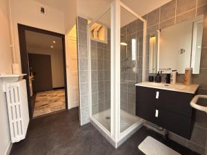 Le Salon Privé Cinéma, Billard & Jardin