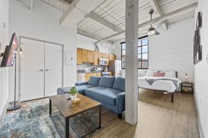 2125 Superior Living