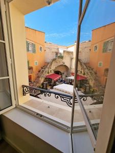 COSY - Climatisé - 2 pas du port - Place aux Herbes