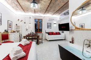 Italian Cinema 1960 Apartment - 500mt to Termini, 2 steps from Colosseum, A-C