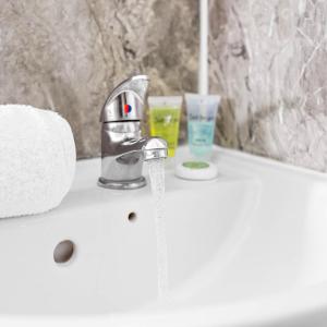 Spacious Four Bedroom House - Garden - Parking - Smart TV - Fast Wi-Fi 559T