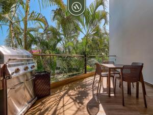 Beachfront 2BR Condo with Pool and Beachclub