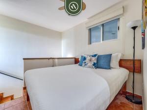 Beachfront 2BR Condo with Pool and Beachclub