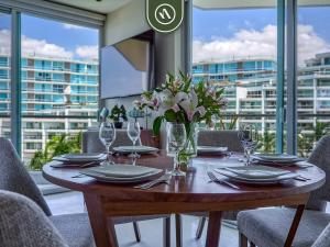 Oceanview 2 BR Condo - Beachclub - Pool - Ocean