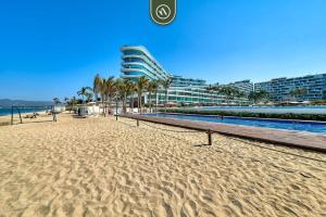2BR with Private Balcony - Oceanfront Building