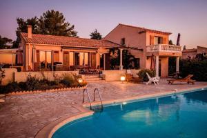 Villa with SEA VIEW, 1 km from the BEACH and CITY CENTER, BBQ, Tennis close by