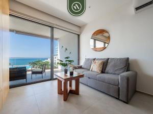 Oceanview 1 BR Condo - Private Beach - Pools