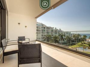 Oceanview 1 BR Condo - Private Beach - Pools