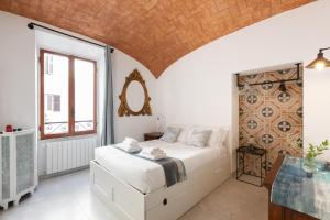 Italian Cinema 1960 Apartment - 500mt to Termini, 2 steps from Colosseum, A-C