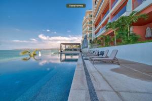 Luxurious 3BR Condo Right Next to the Beach - King