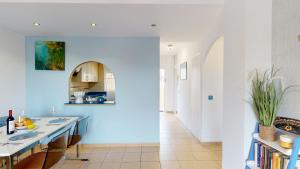 duerme oyendo el mar