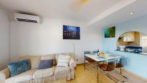 duerme oyendo el mar