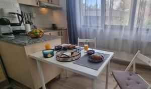 Fundeni Studio - Kitchen, Terrace & Parking