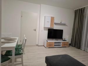 Ariel Deluxe Apartment - Balcony & Free Parking