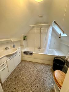 Station Approach Solihull Cabin Stays