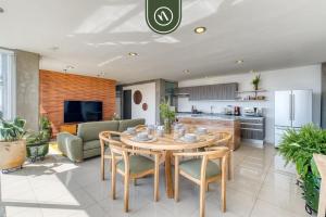 3 BR Condo - Panoramic Views - 5 Min to Downtown