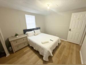 Cozy 2BR WiFi Free Parking Near IAH-DT- #PASS