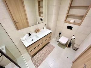 Chic Serenity - Stylish 2 Bedroom Retreat