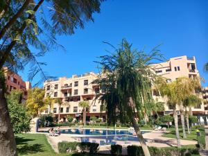 Modern Apartment - Pool and Garden View