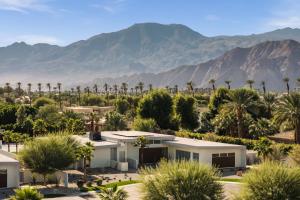 Gold @ Elemento49 Pool Pickleball Sleeps 18