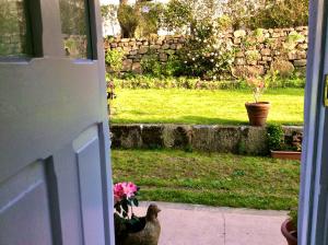 Ensuite room only in beautiful former farmhouse garden and parking