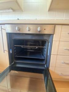 Modern central 2 bedroom flat with private parking