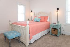 Beach Haven Getaway - quiet retreat short walk to beach & Tesla EV Charger