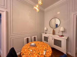 Luna Lux Central Apartment - One Bedroom, Living & Full Kitchen