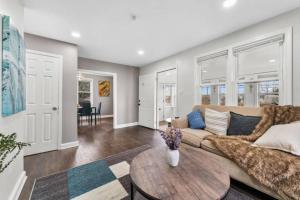 Two Dulles homes 1 price sleeps 16 w-EV parking