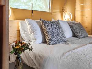 The Bushel - Ukc7131