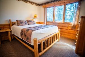 Spacious 6Bedroom Cabin Style Home - Sleeps 18 - Near Birch Lake - Timber Bay - Parking - CB13