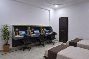 Alpha Hives Boys Hostel & Travelers Stay