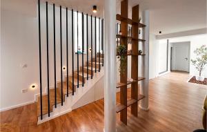 Awesome Home In Policnik