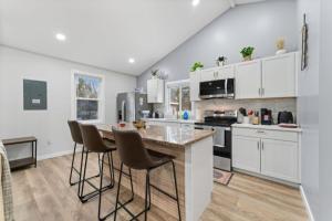 Two Dulles homes 1 price sleeps 16 w-EV parking