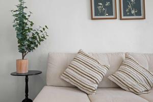 Remodeled 1BR LA Apartment with full kitchen