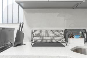 Modern 2BR Retreat with Washer & Dryer - Near Subway & LGA